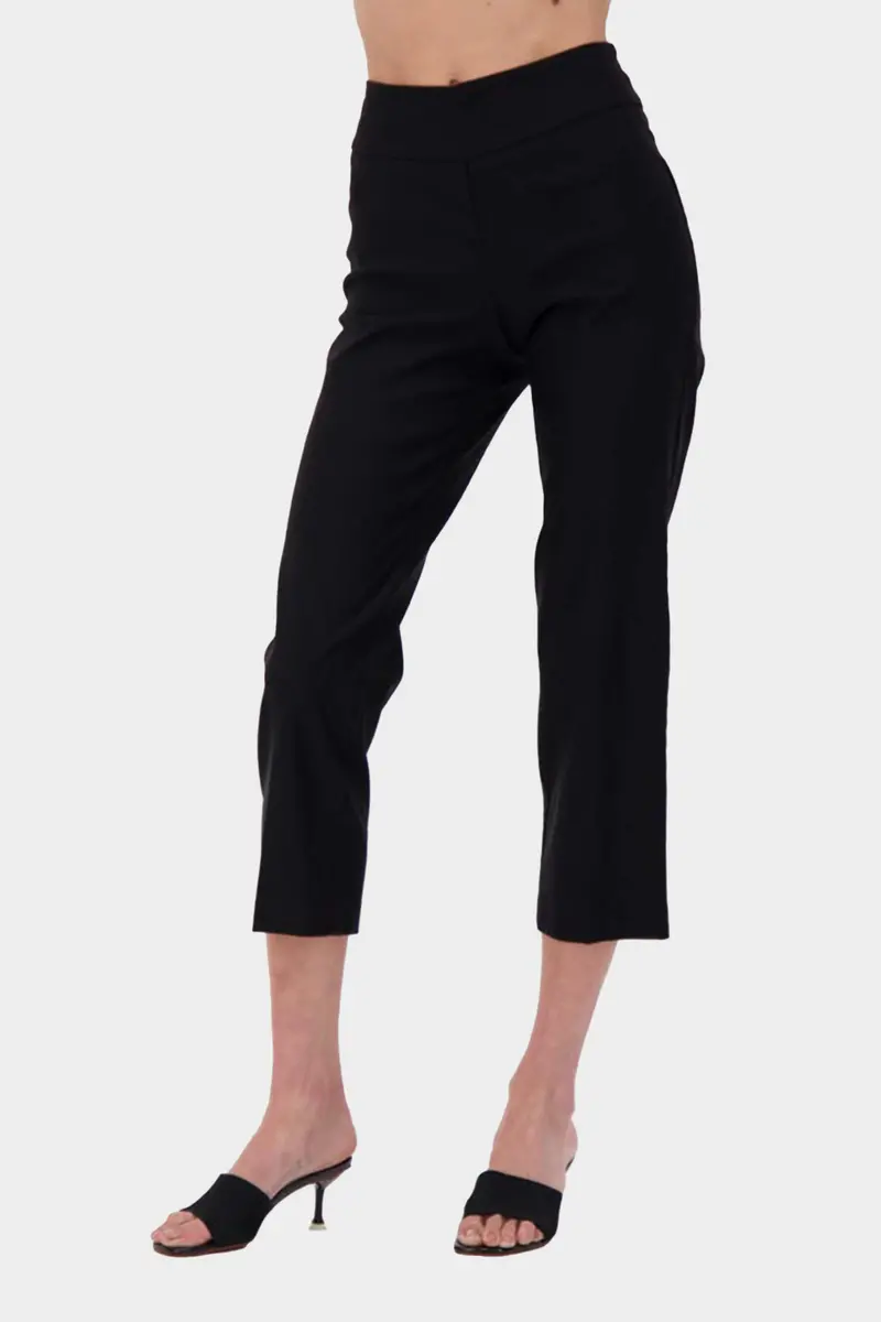 Tummy-Smoothing Pull-On Capri Pant For Comfortable Everyday Wear 1